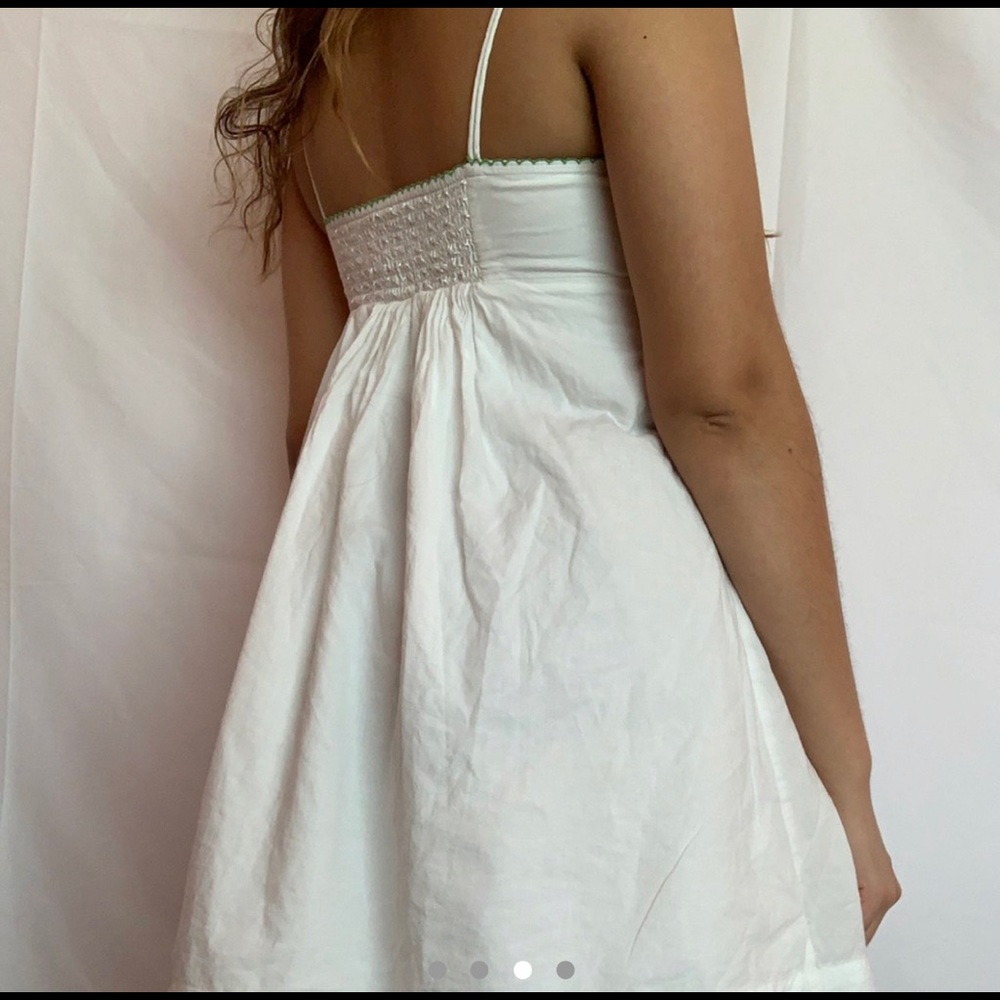 White flower embroidered dress - Picture 3 of 4